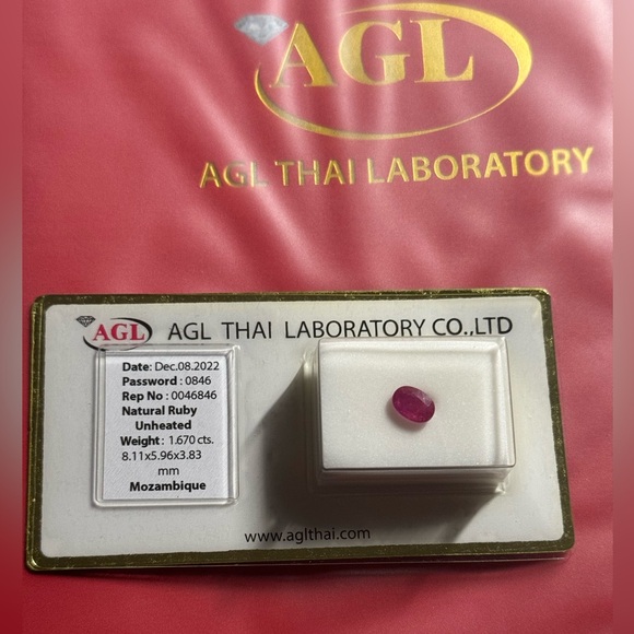 Very Rare 1.67 Carat Ruby, UNHEATED, Natural, Mozambique Ruby, AGL Certified - Picture 3 of 5
